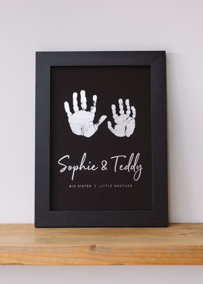 Two hand siblings layout